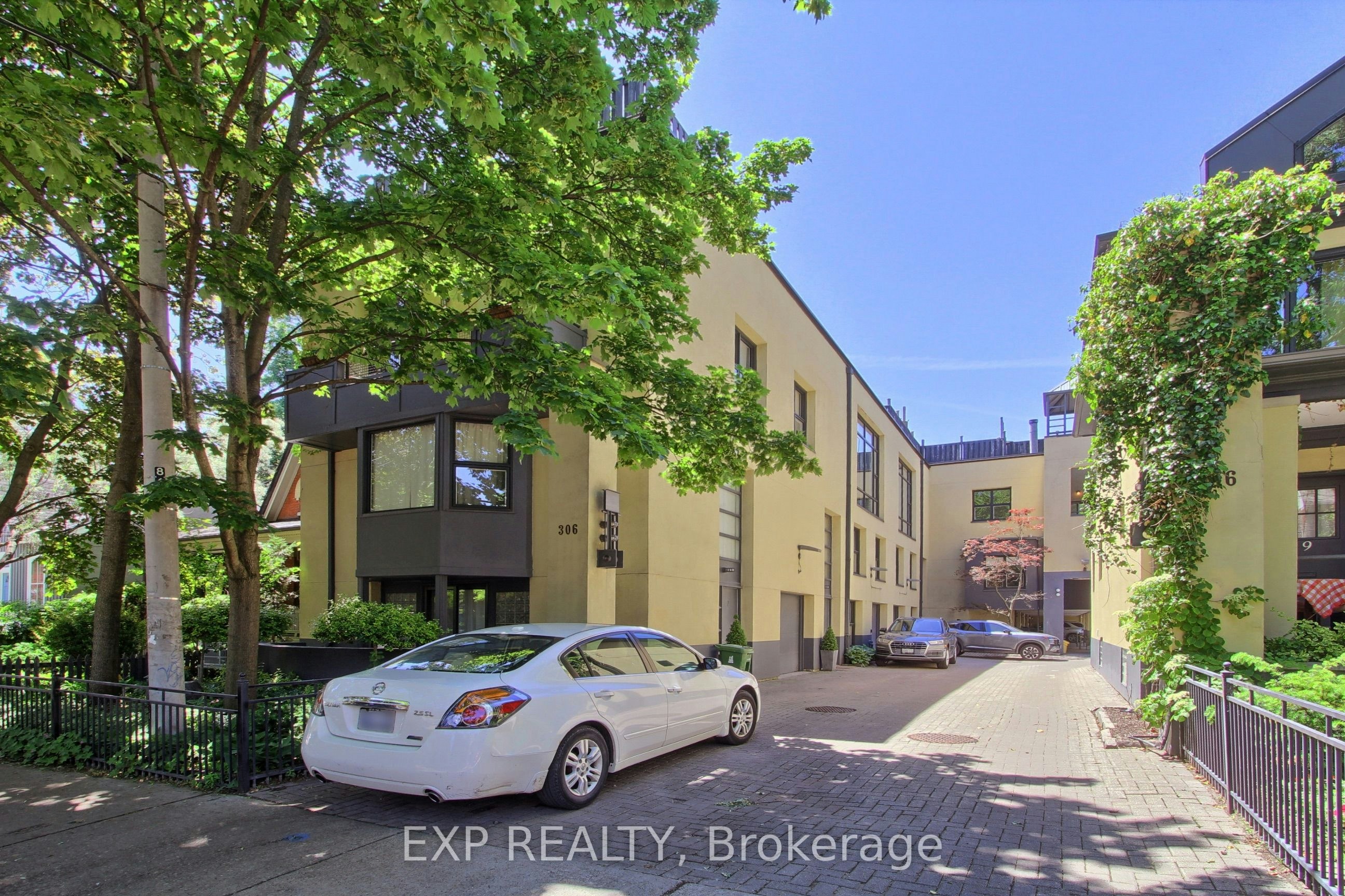 4-306 Sackville Street, Toronto, ON, M5A 3G2