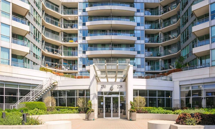 2322-230 Queens Quay W
