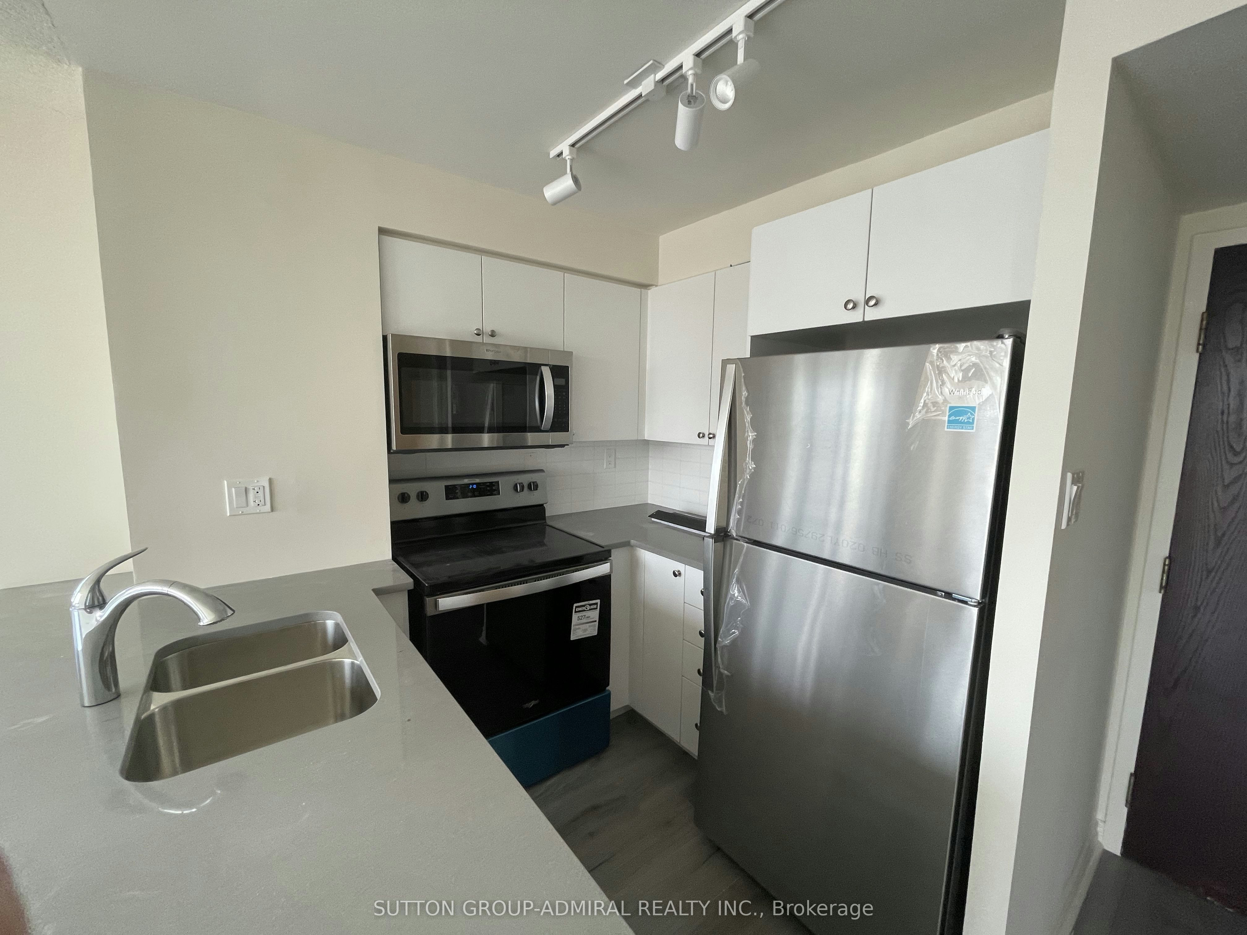 2902-736 Bay Street, Toronto, ON, M5G 1N6 - 2