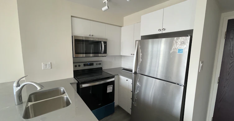 2902-736 Bay Street, Toronto, ON, M5G 1N6 - 2
