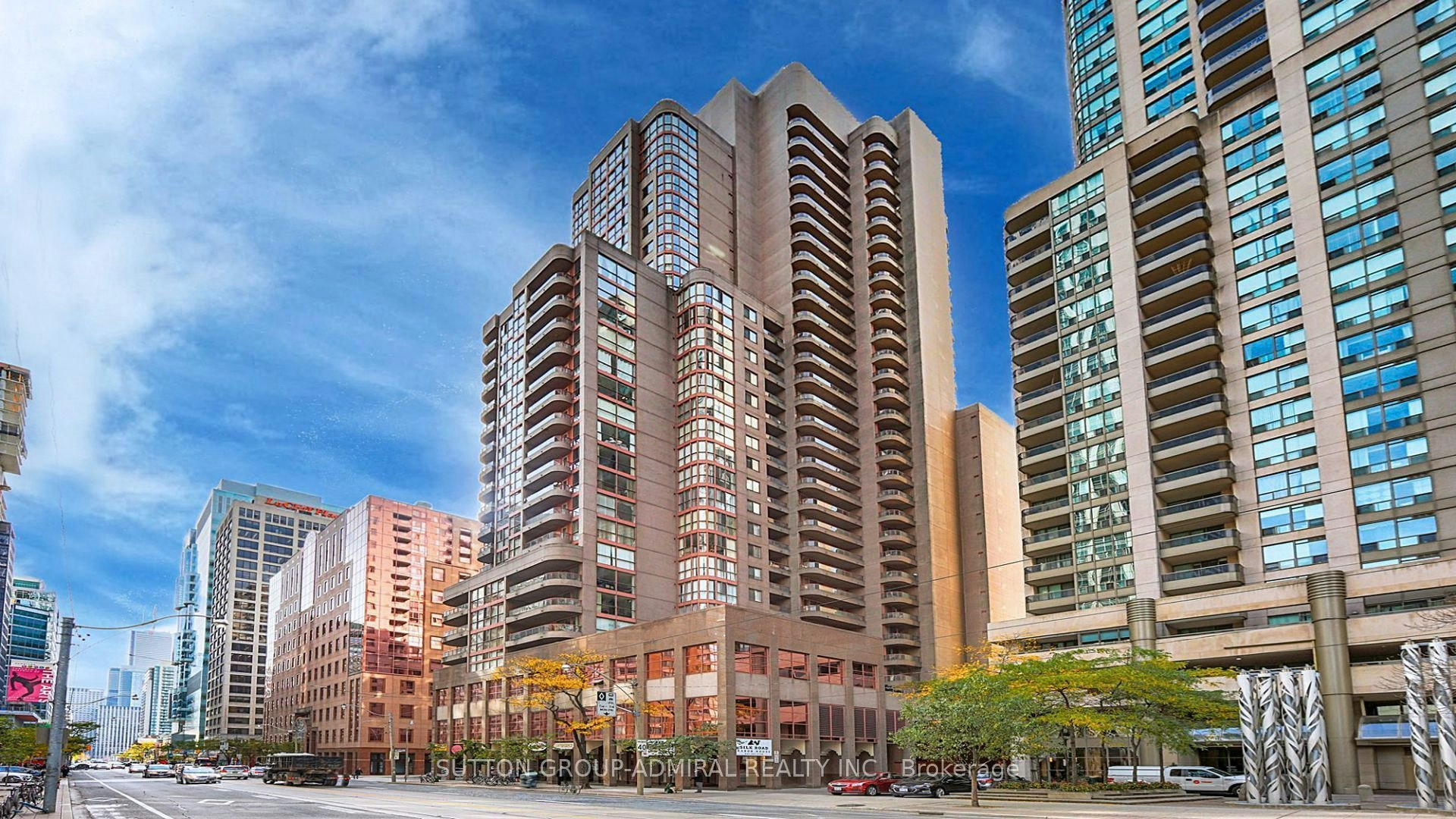 402-736 Bay Street, Toronto, ON, M5G 1N6