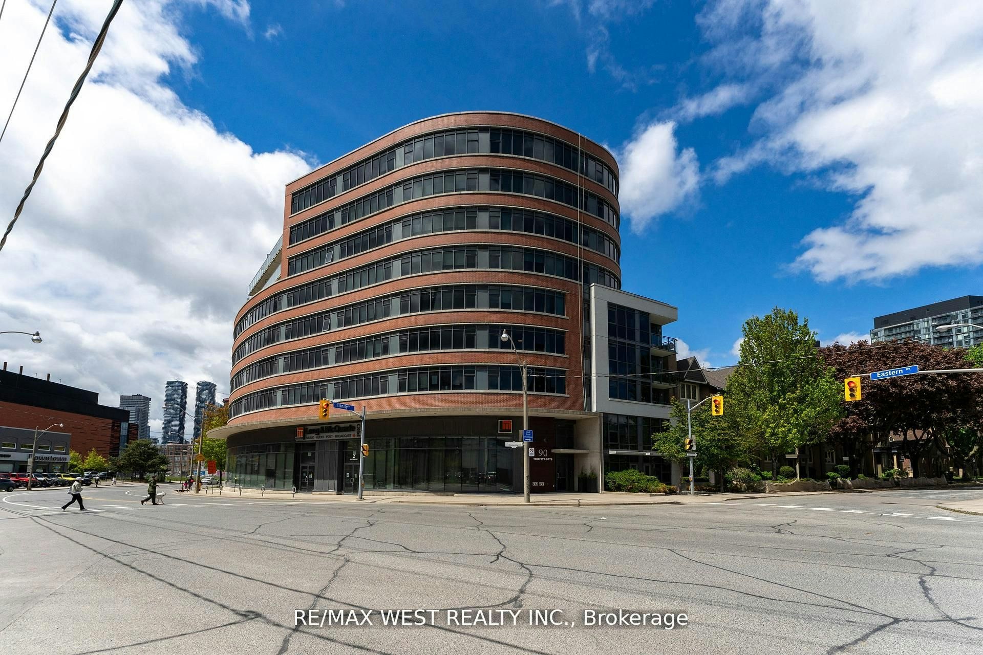 303-90 Trinity Street, Toronto, ON, M5A 0E4