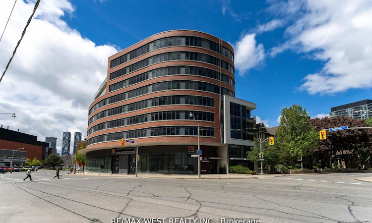 303-90 Trinity Street