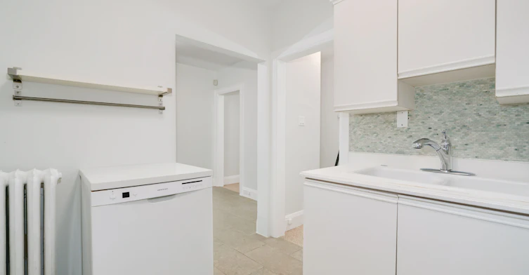 Unit 2-27 Hillsboro Avenue, Toronto, ON, M5R 1S6 - 6