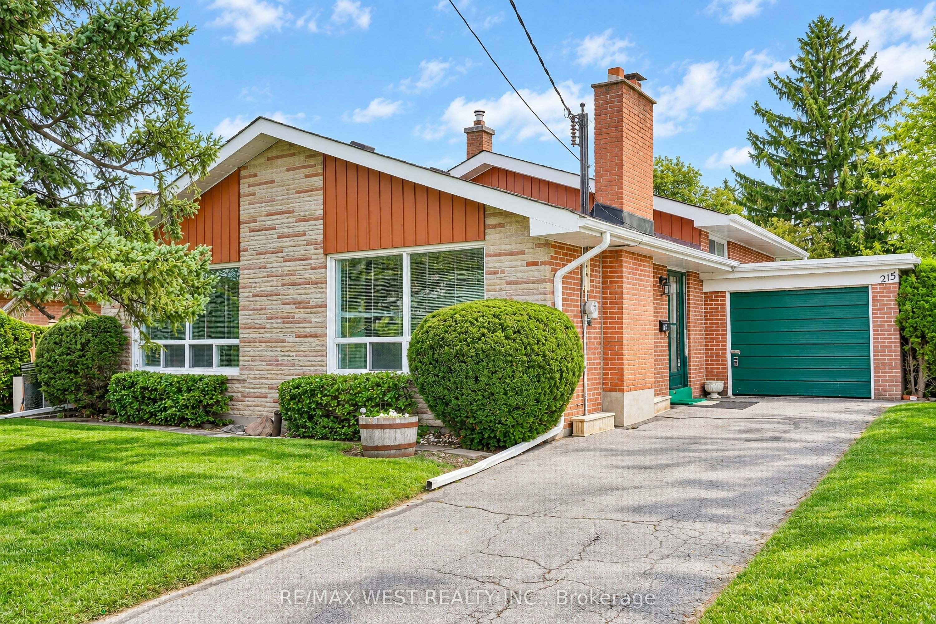 215 Acton Avenue, Toronto, ON, M3H 4H8