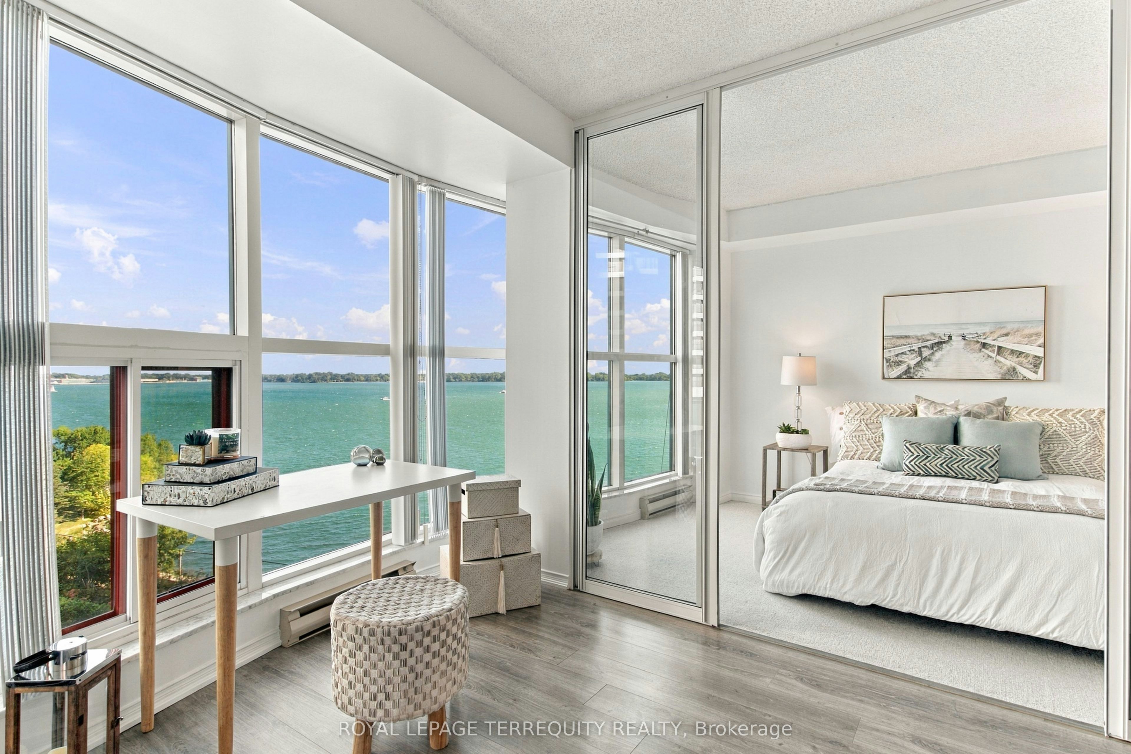 1104-99 Harbour Square, Toronto, ON, M5J 2H2