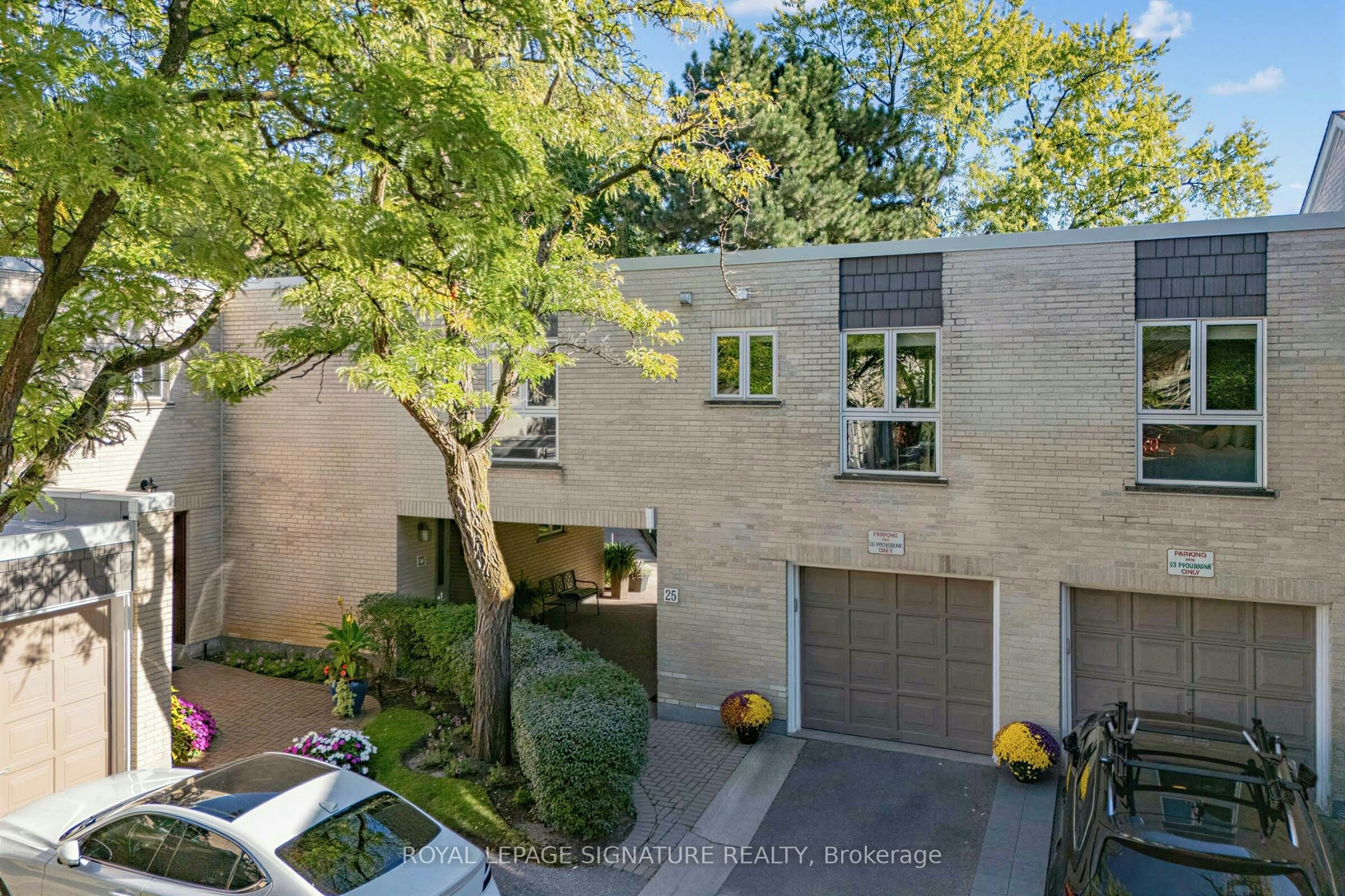 25 Proudbank Millway N/A, Toronto, ON, M2L 1P3