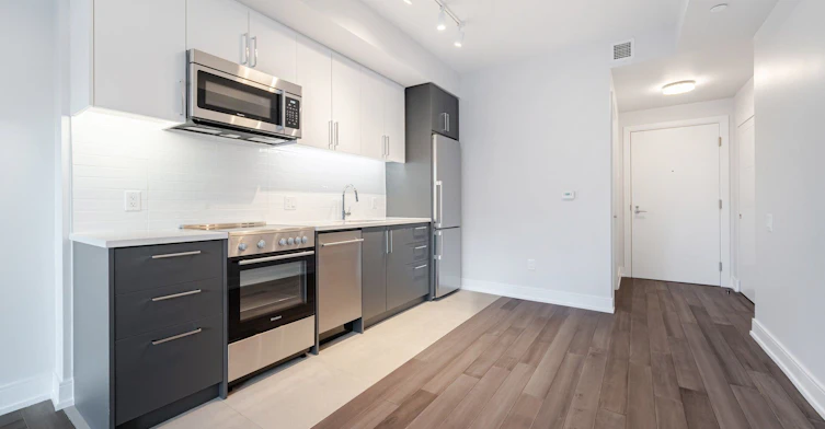 905-2525 Bathurst Street, Toronto, ON, M6B 2Y9 - 2