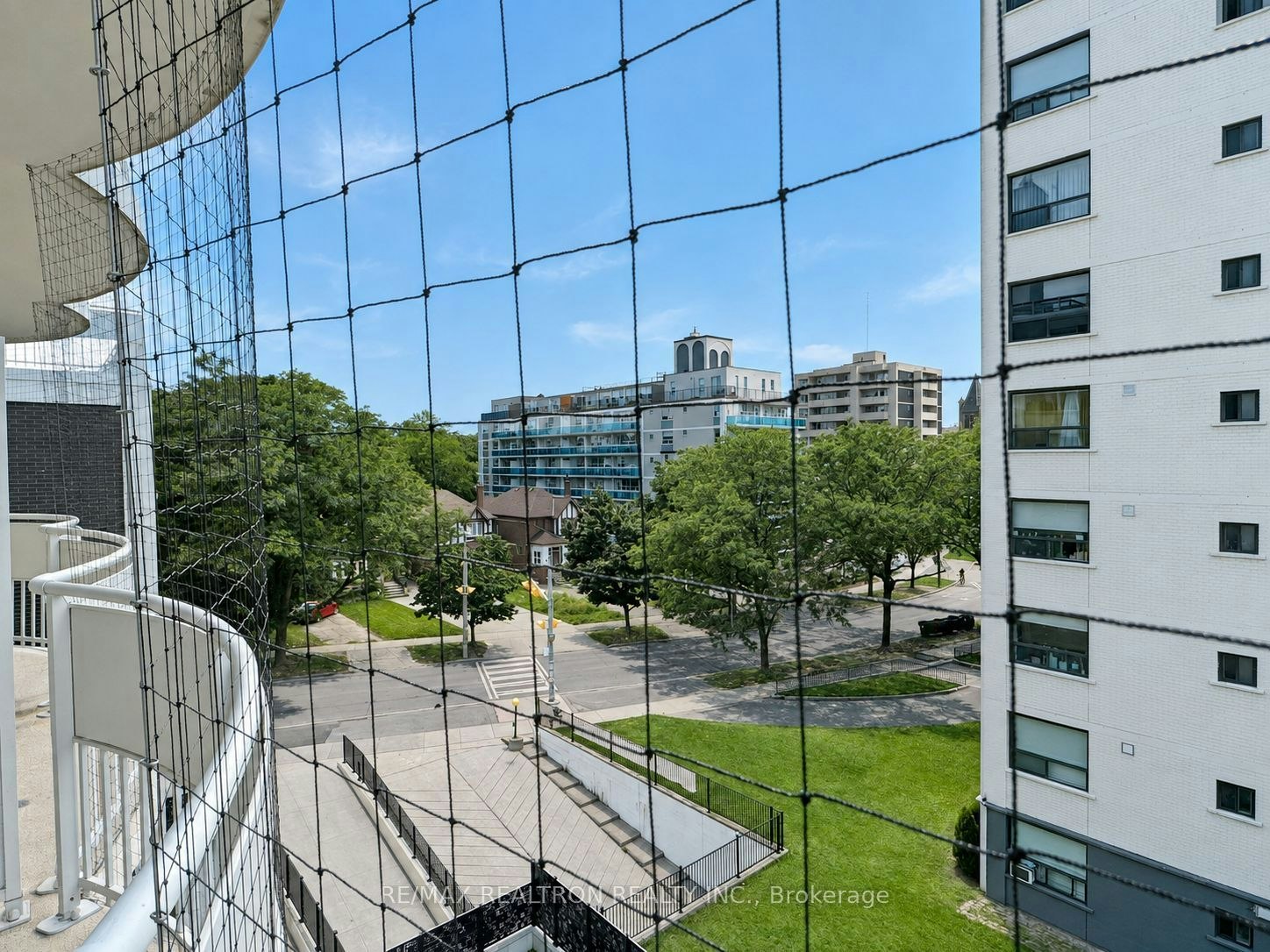 304-11 Walmer Road, Toronto, ON, M5R 2W9 - 10