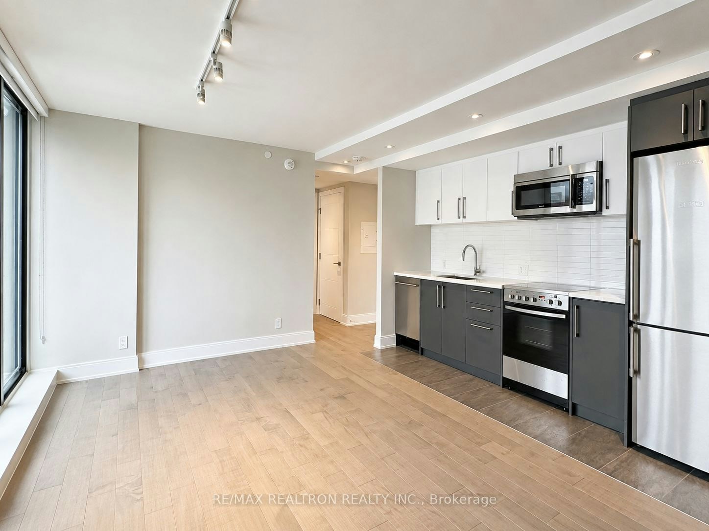 304-11 Walmer Road, Toronto, ON, M5R 2W9 - 2
