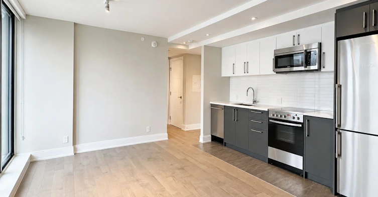 304-11 Walmer Road, Toronto, ON, M5R 2W9 - 2