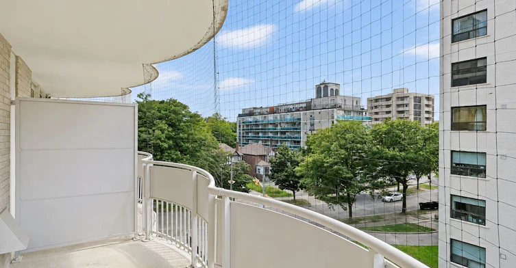 304-11 Walmer Road, Toronto, ON, M5R 2W9 - 9