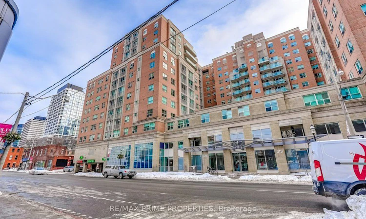 1009-323 Richmond Street E