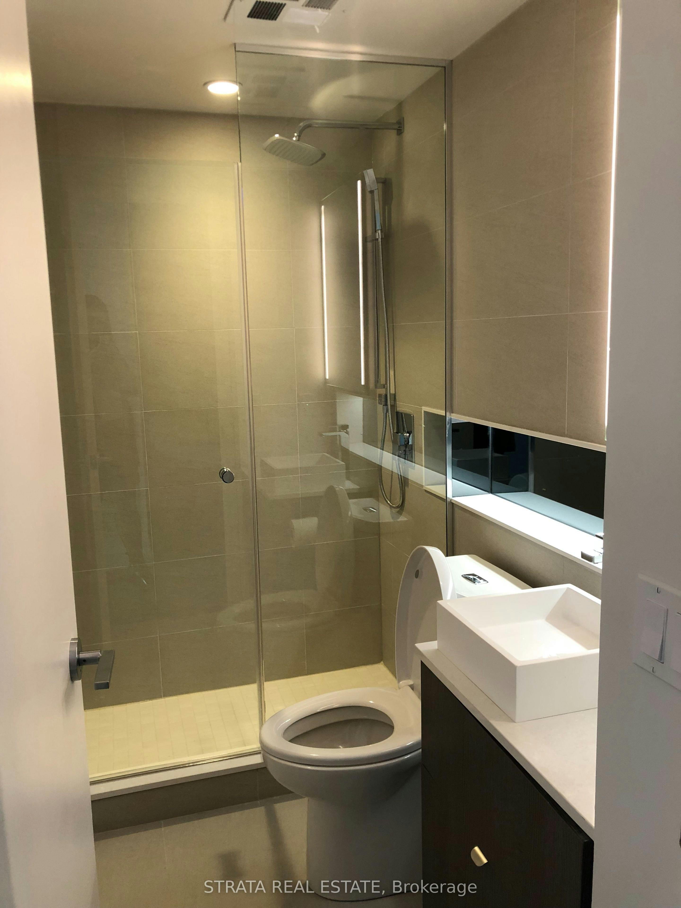 605A-215 Queen Street W, Toronto, ON, M5V 0P5 - 9