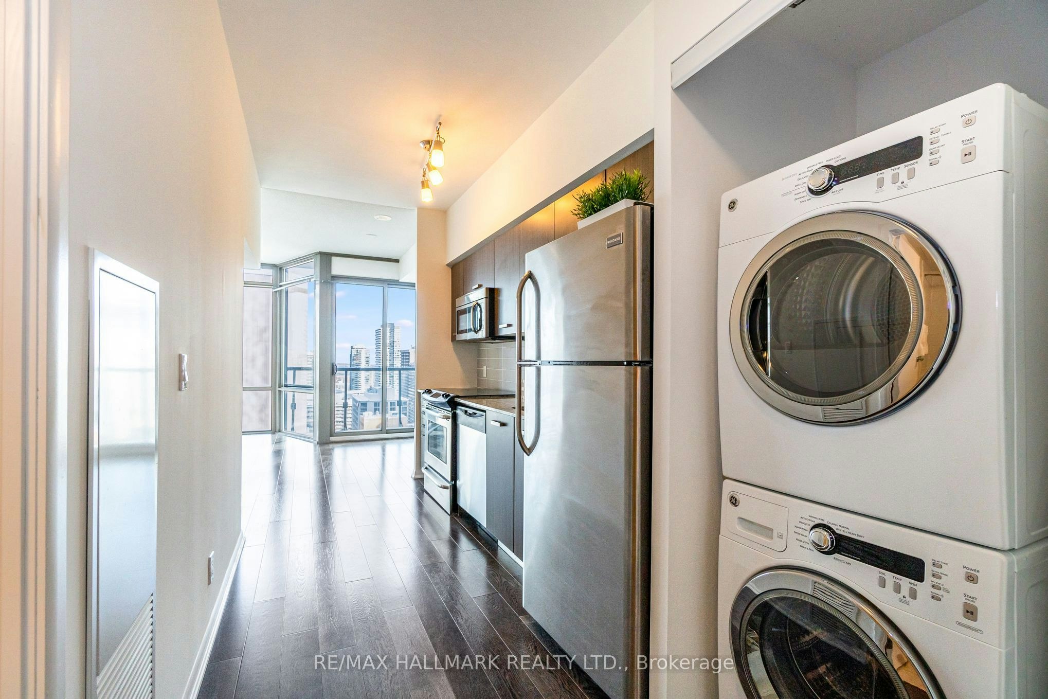2307-832 Bay Street, Toronto, ON, M5S 1Z6 - 7