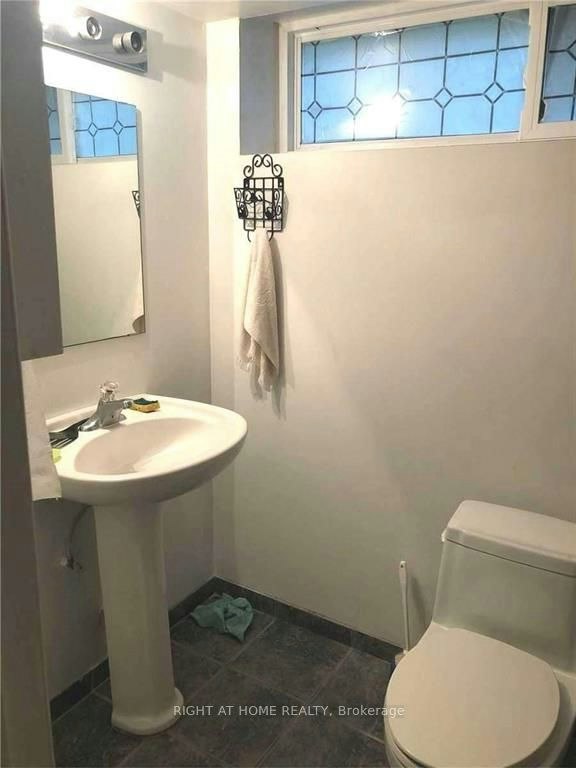 1 Rialto Drive, Toronto, ON, M3A 2N7 - 7