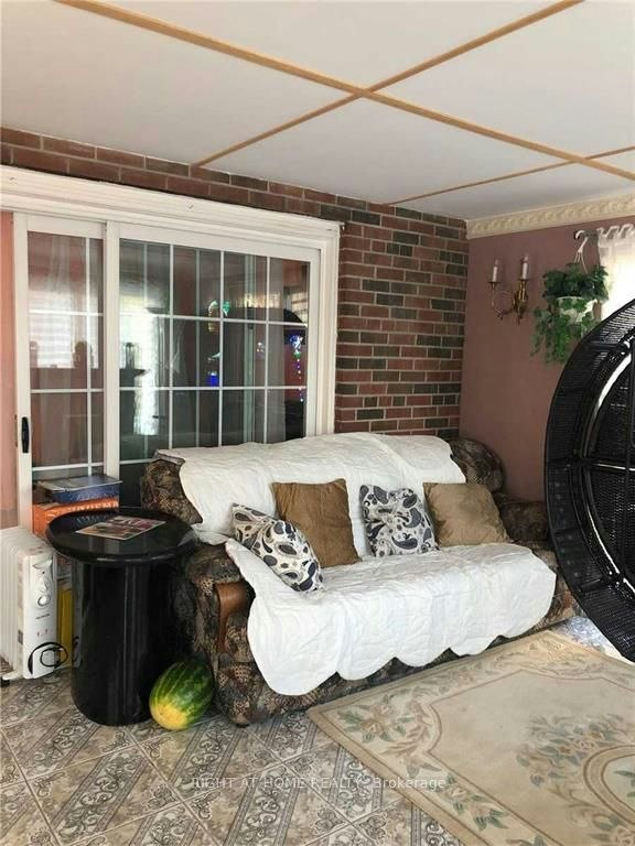 1 Rialto Drive, Toronto, ON, M3A 2N7 - 2