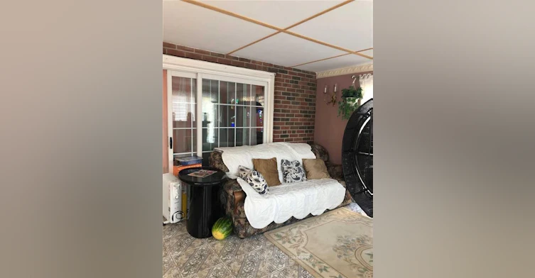 1 Rialto Drive, Toronto, ON, M3A 2N7 - 2