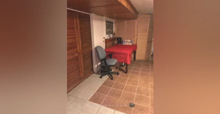 1 Rialto Drive, Toronto, ON, M3A 2N7 - 4