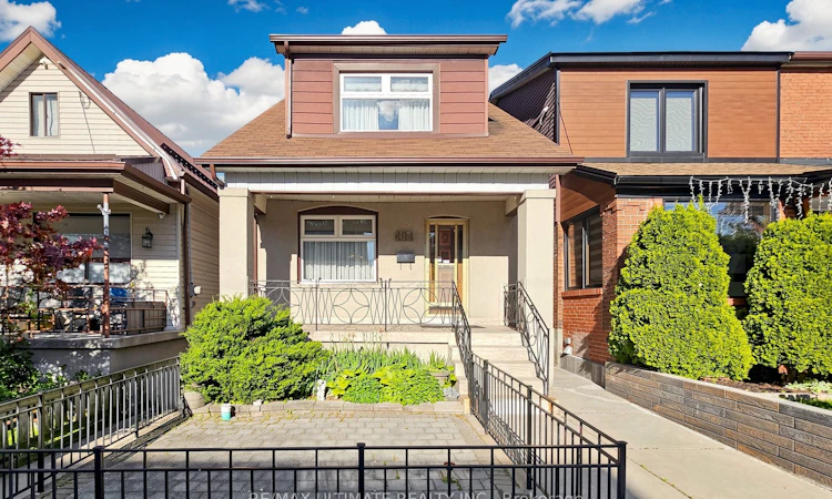494 Oakwood Avenue W
