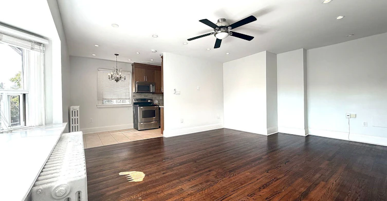 201-858 Davenport Road, Toronto, ON, M6G 2B6 - 2
