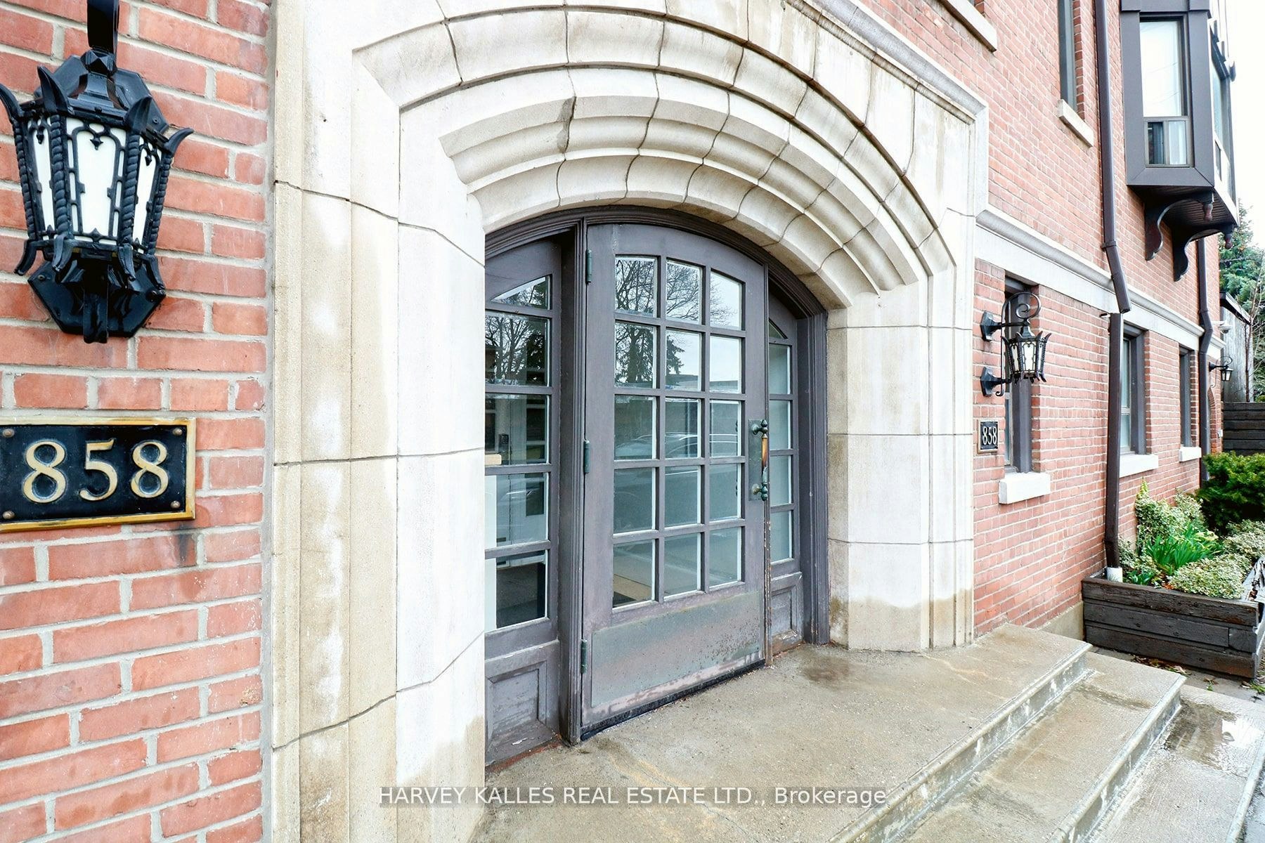 301-858 Davenport Road, Toronto, ON, M6G 2B6 - 2