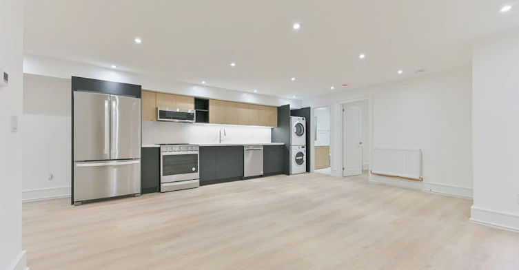 Lower-995 Dufferin Street, Toronto, ON, M6H 4B2 - 11