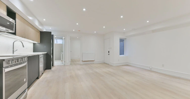 Lower-995 Dufferin Street, Toronto, ON, M6H 4B2 - 3