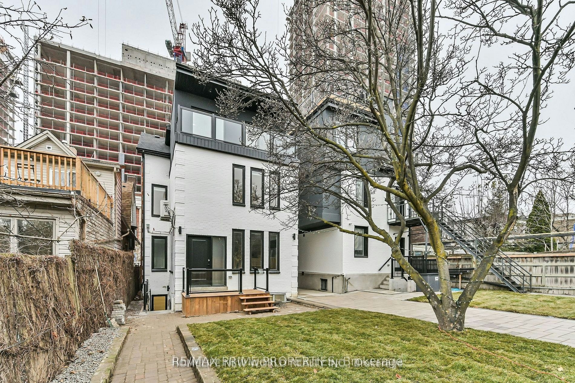 Lower-995 Dufferin Street, Toronto, ON, M6H 4B2 - 6
