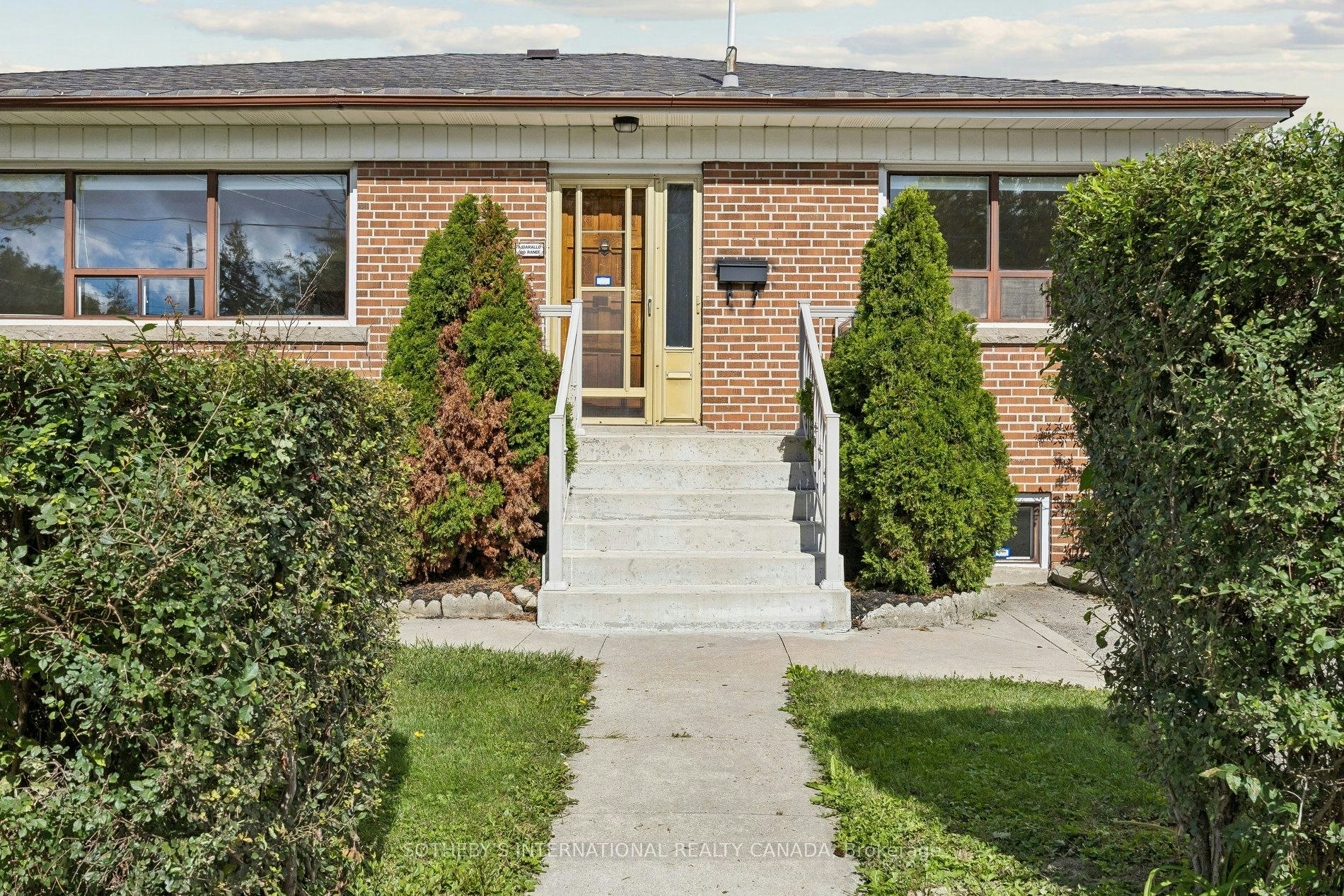 120 Ranee Avenue, Toronto, ON, M6A 1N2 - 4