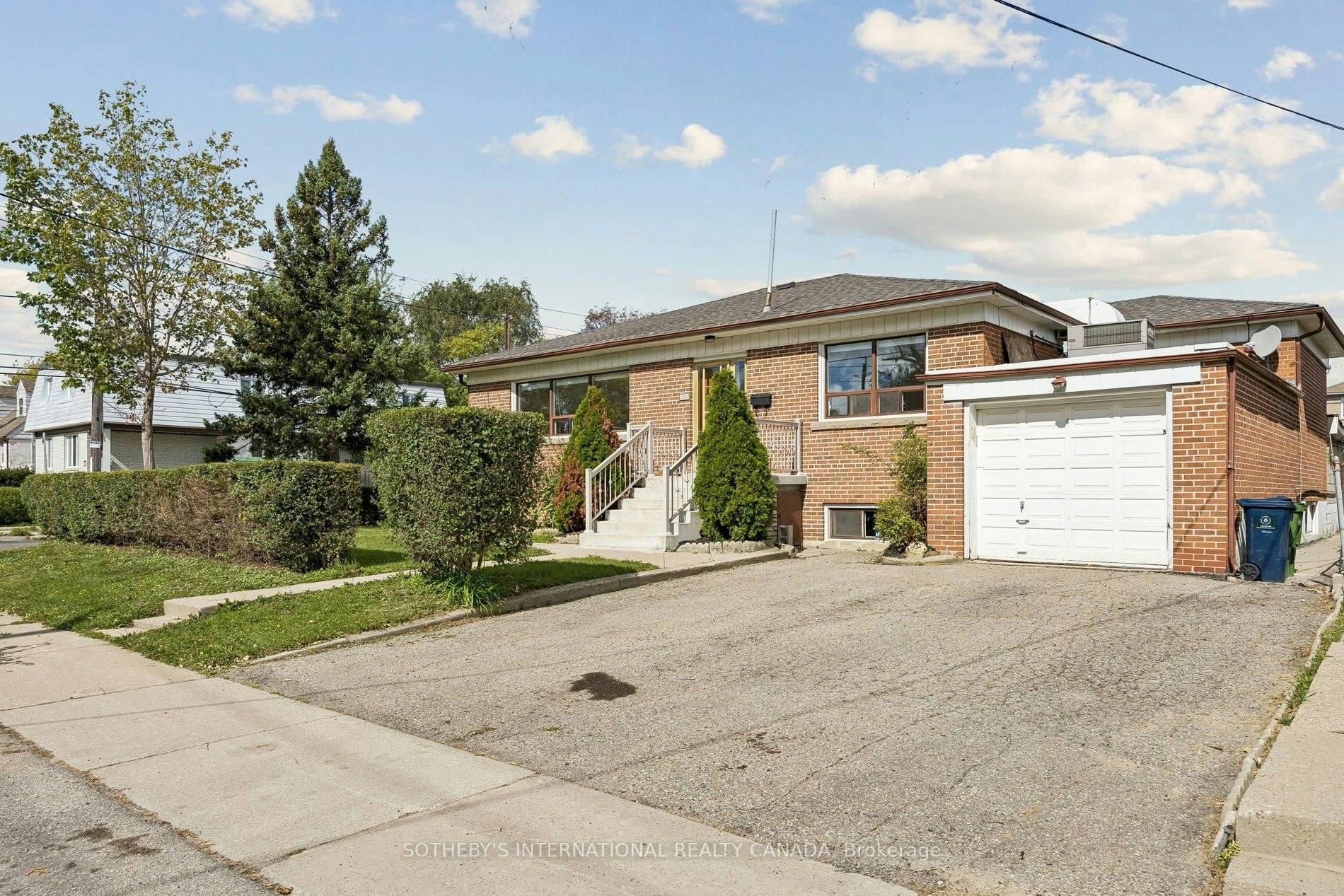 120 Ranee Avenue, Toronto, ON, M6A 1N2