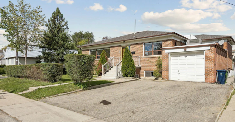 120 Ranee Avenue, Toronto, ON, M6A 1N2