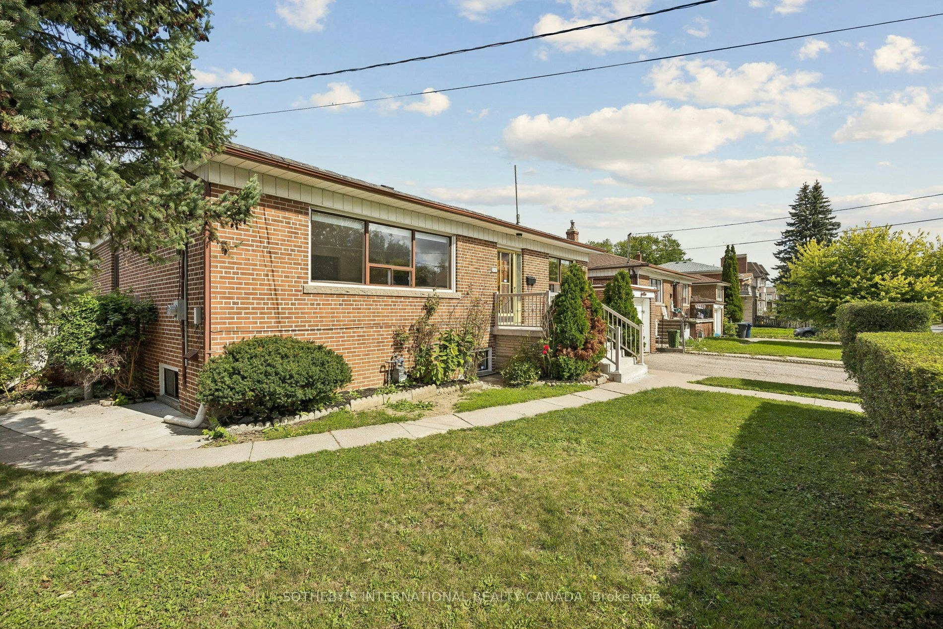 120 Ranee Avenue, Toronto, ON, M6A 1N2 - 2