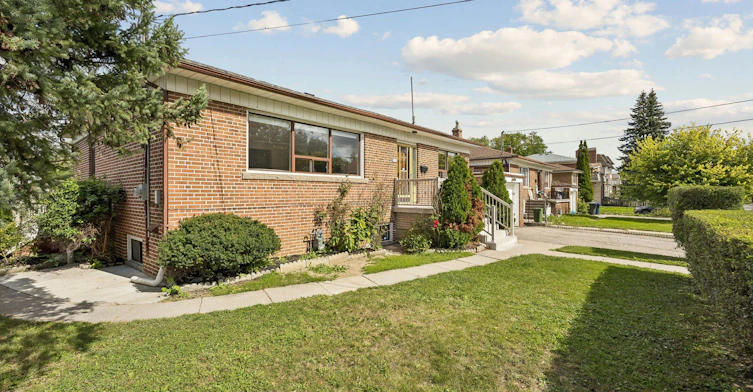 120 Ranee Avenue, Toronto, ON, M6A 1N2 - 2
