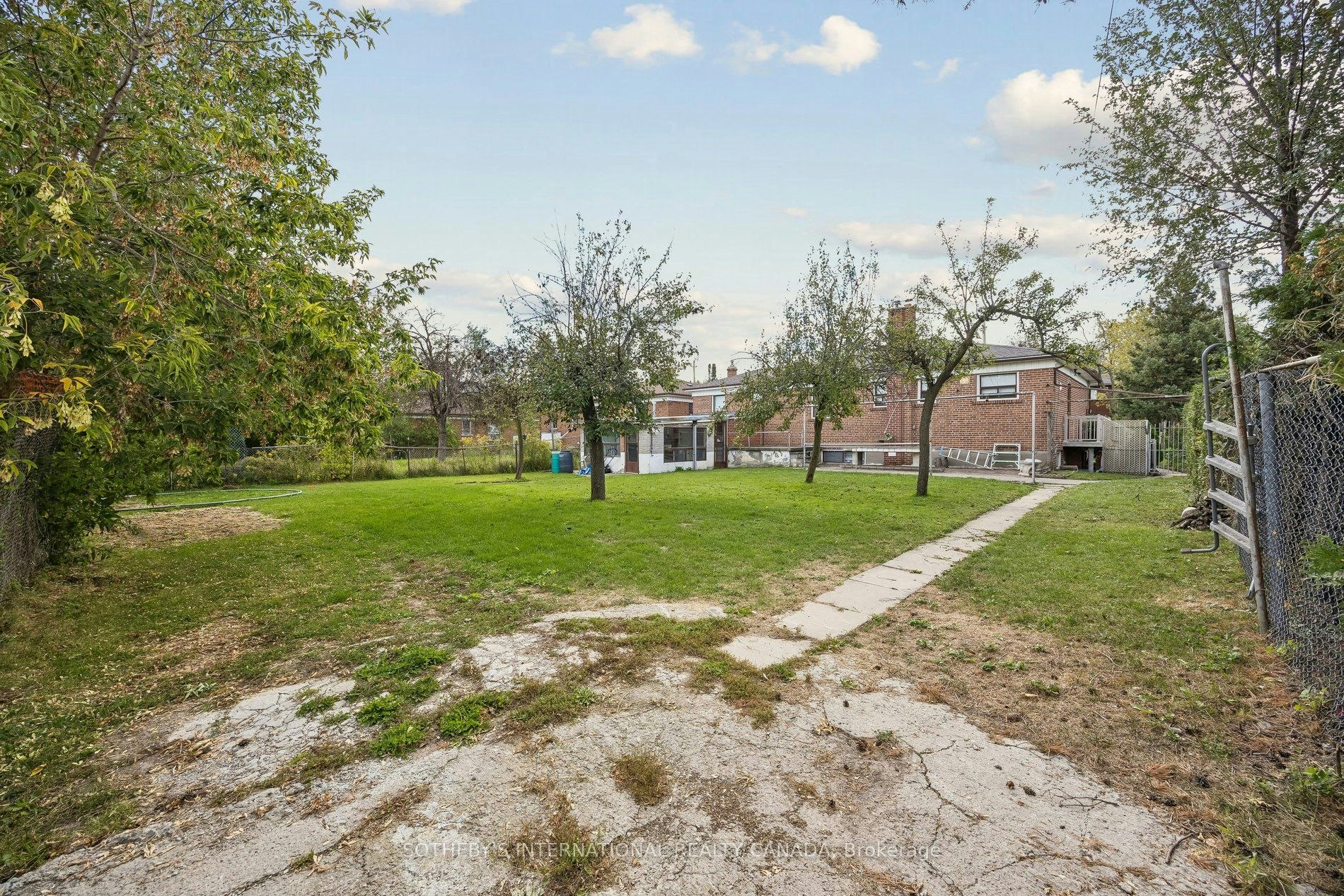 120 Ranee Avenue, Toronto, ON, M6A 1N2 - 31