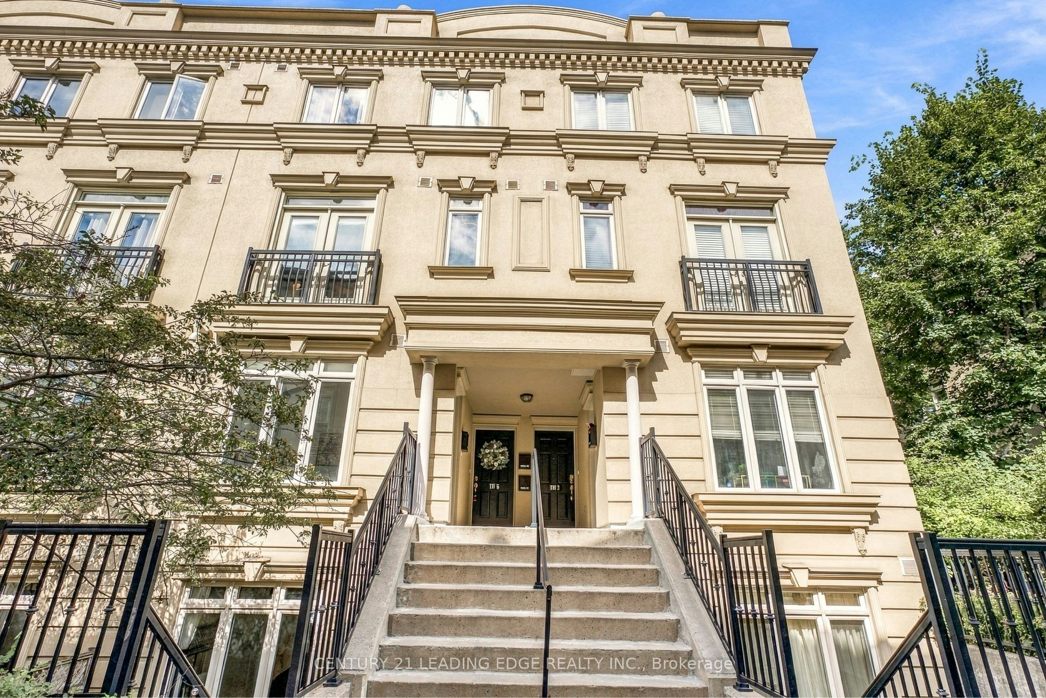 TH5-98 Carr Street, Toronto, ON, M5T 1B7