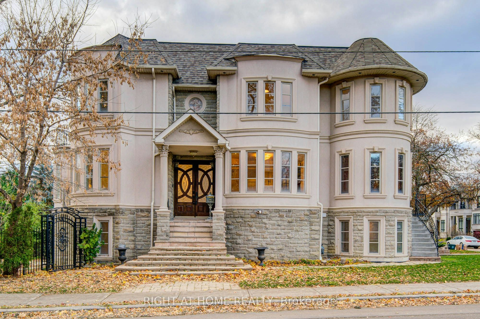 125 Kingsdale Avenue, Toronto, ON, M2N 3W5 - 2