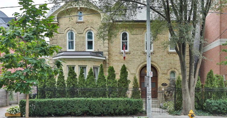 4 Wellesley Place, Toronto, ON, M4Y 2K4
