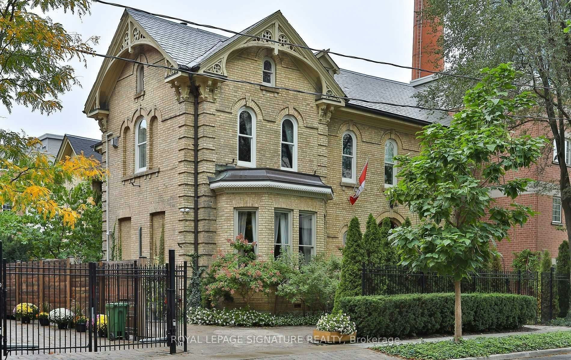 4 Wellesley Place, Toronto, ON, M4Y 2K4 - 2