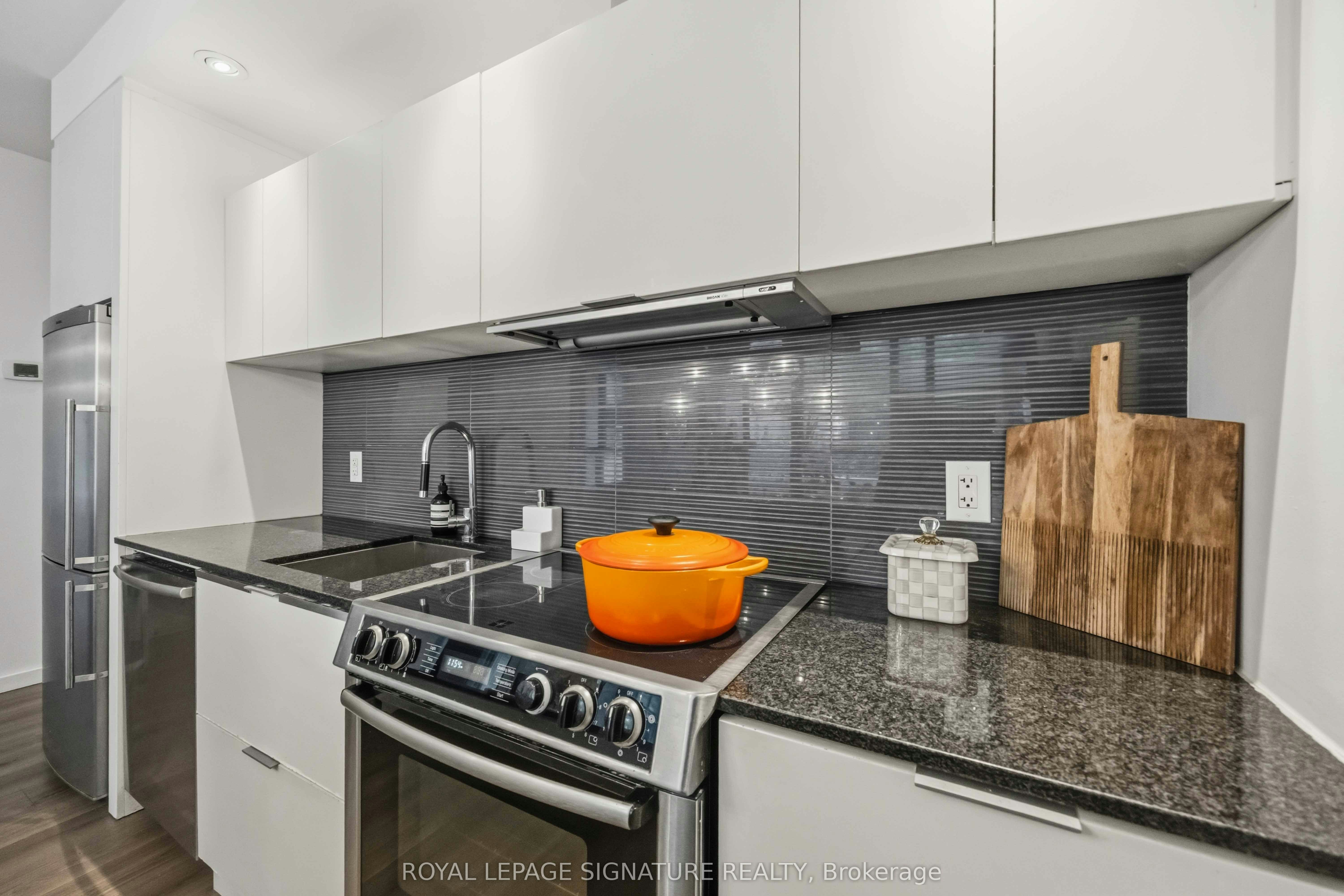 202-8 Charlotte Street, Toronto, ON, M5V 0K4 - 10