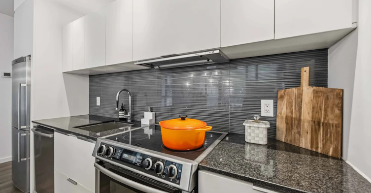 202-8 Charlotte Street, Toronto, ON, M5V 0K4 - 10
