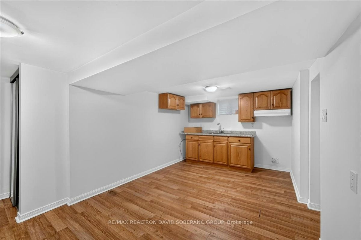 122 Mcgillivray Avenue, Toronto, ON, M5M 2Y6 - 28