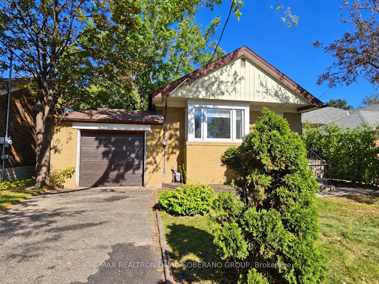 122 Mcgillivray Avenue, Toronto, ON, M5M 2Y6 - 2
