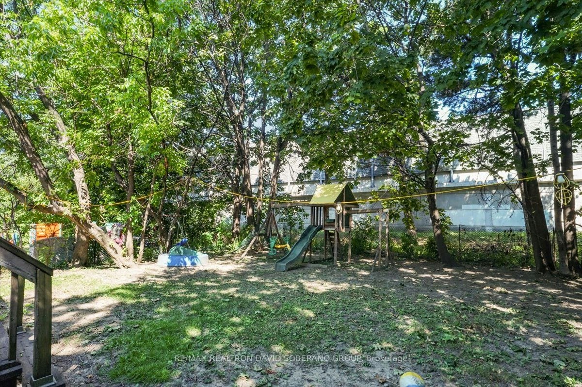 122 Mcgillivray Avenue, Toronto, ON, M5M 2Y6 - 38