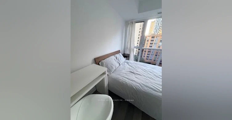806-77 Mutual Street, Toronto, ON, M5B 2A9 - 5