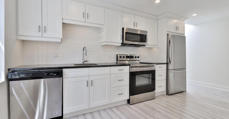 3rd Lvl-995 Bloor Street W, Toronto, ON, M6H 1M1