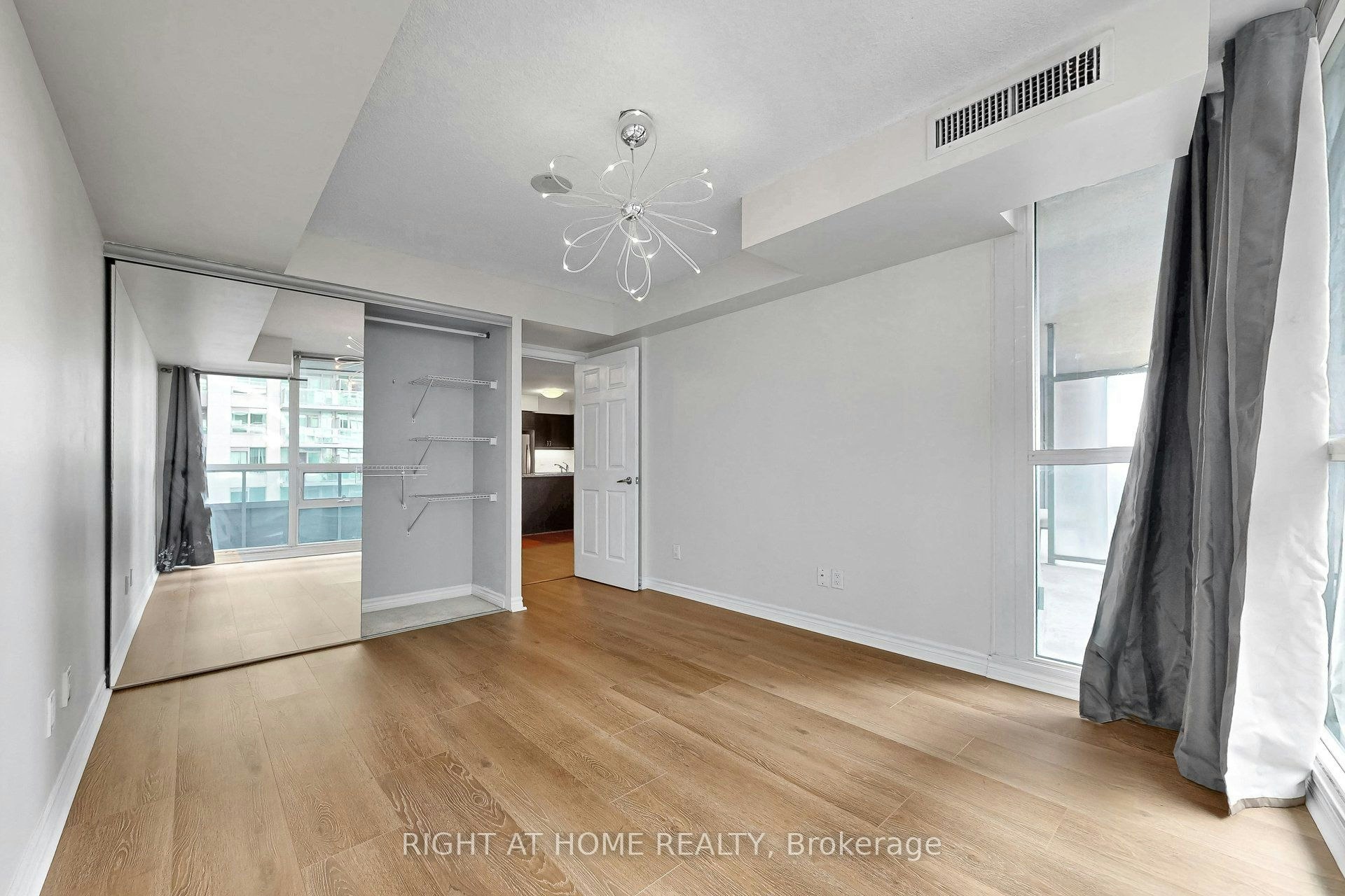 712-19 Grand Trunk Crescent, Toronto, ON, M5J 3A3 - 27