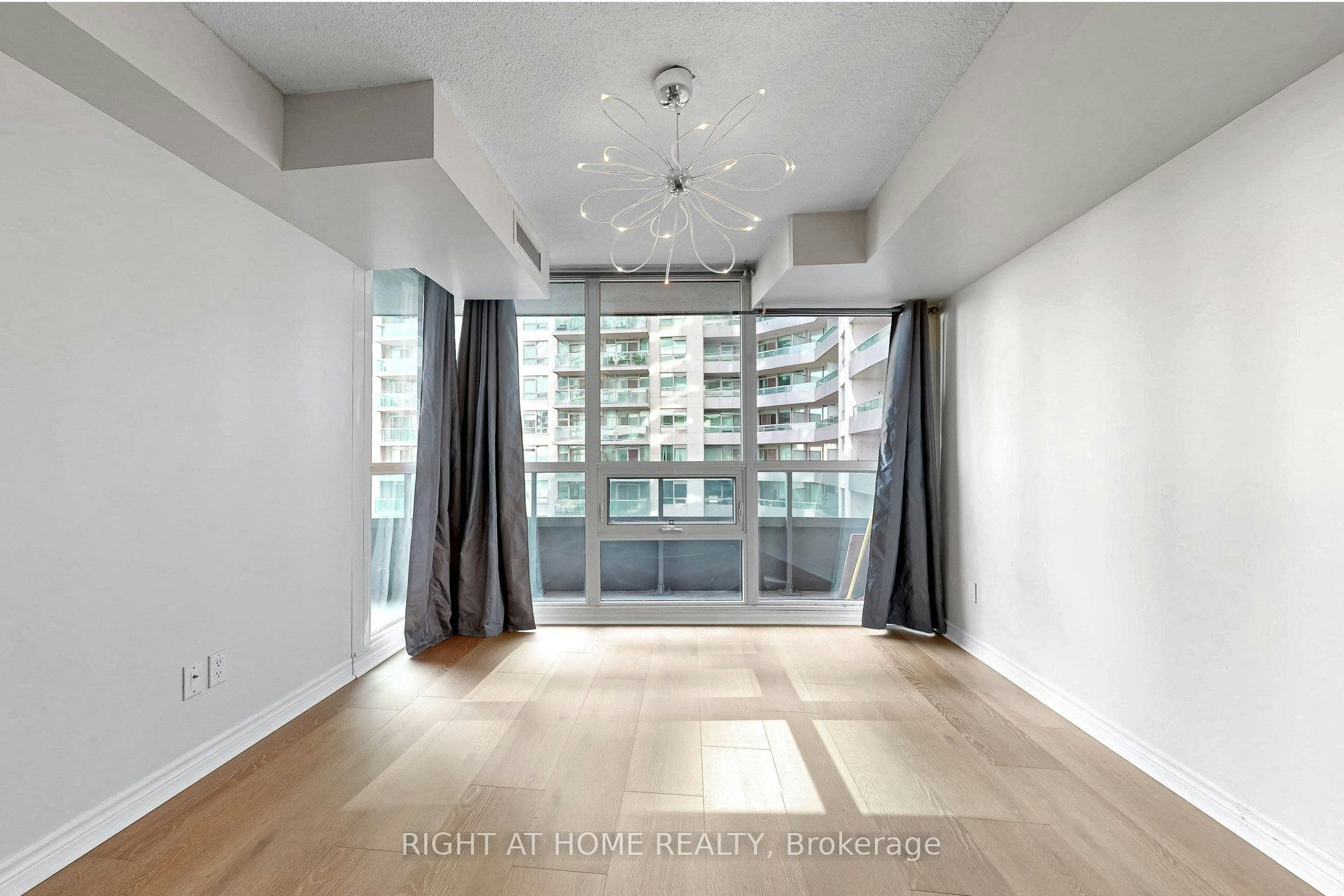 712-19 Grand Trunk Crescent, Toronto, ON, M5J 3A3 - 25