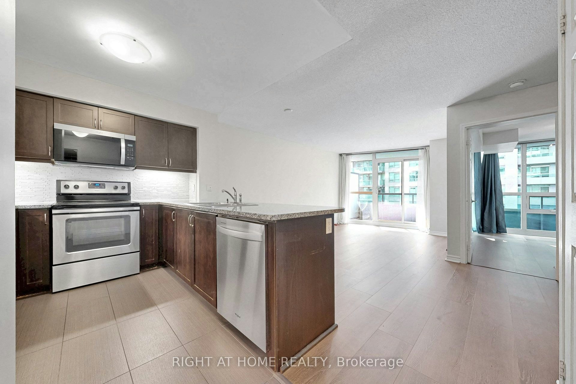 712-19 Grand Trunk Crescent, Toronto, ON, M5J 3A3 - 9