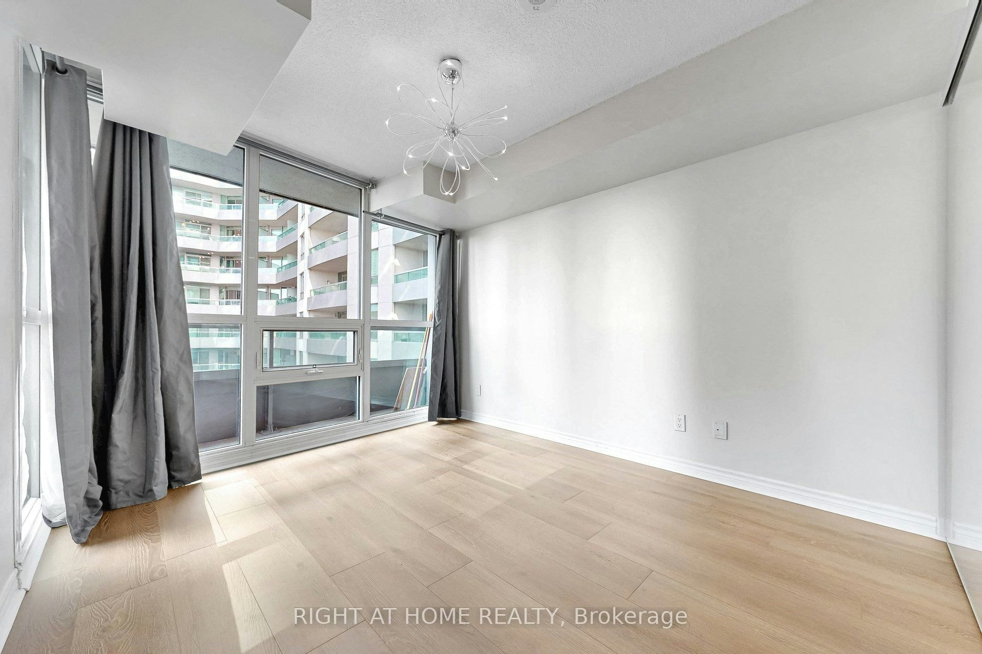 712-19 Grand Trunk Crescent, Toronto, ON, M5J 3A3 - 24